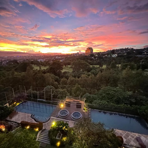 Roemah Asri Villa Bandung, Menawarkan Sensasi Staycation ala Resort